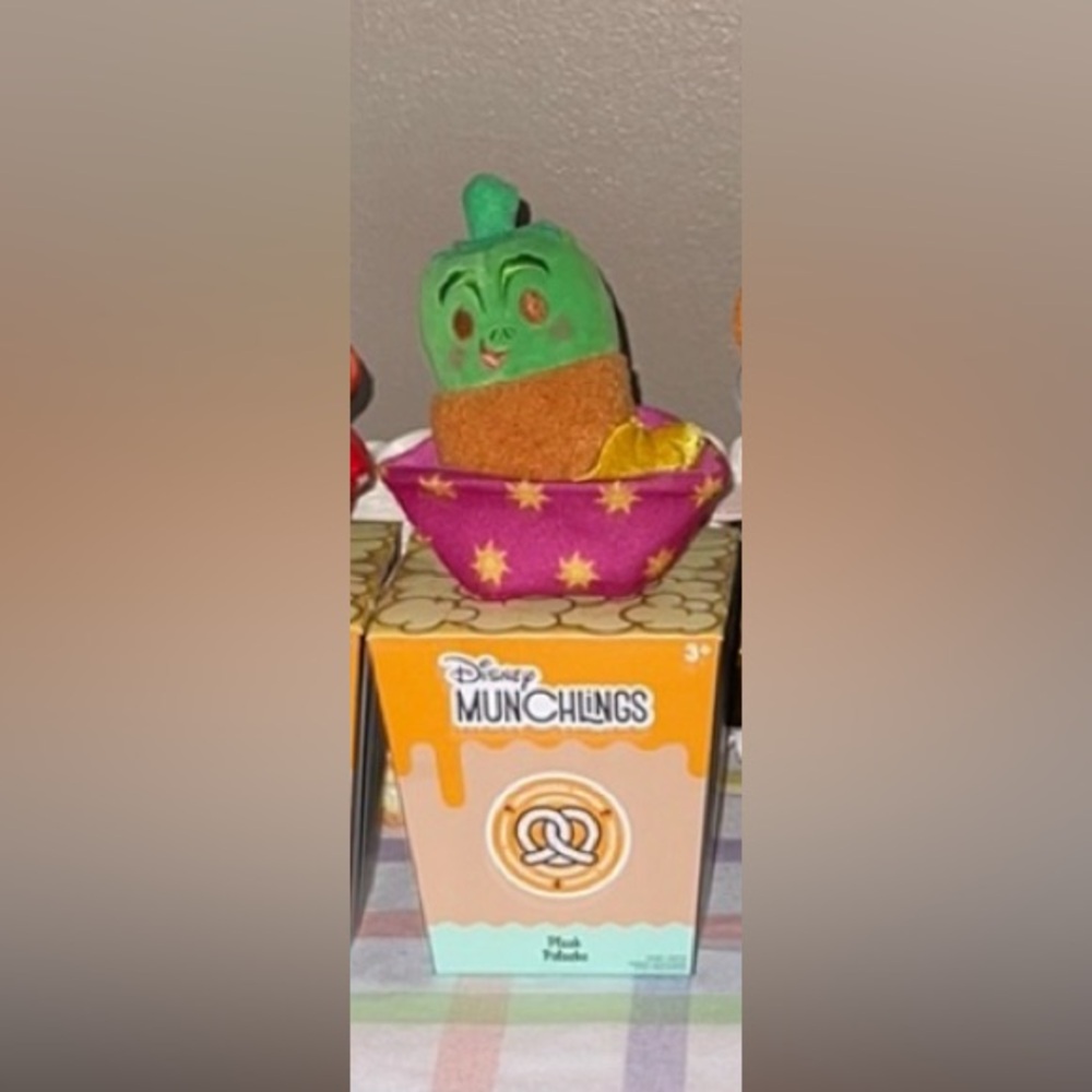 Disney Munchling Sensational Snack Pascal Jalpeno Popper munchling